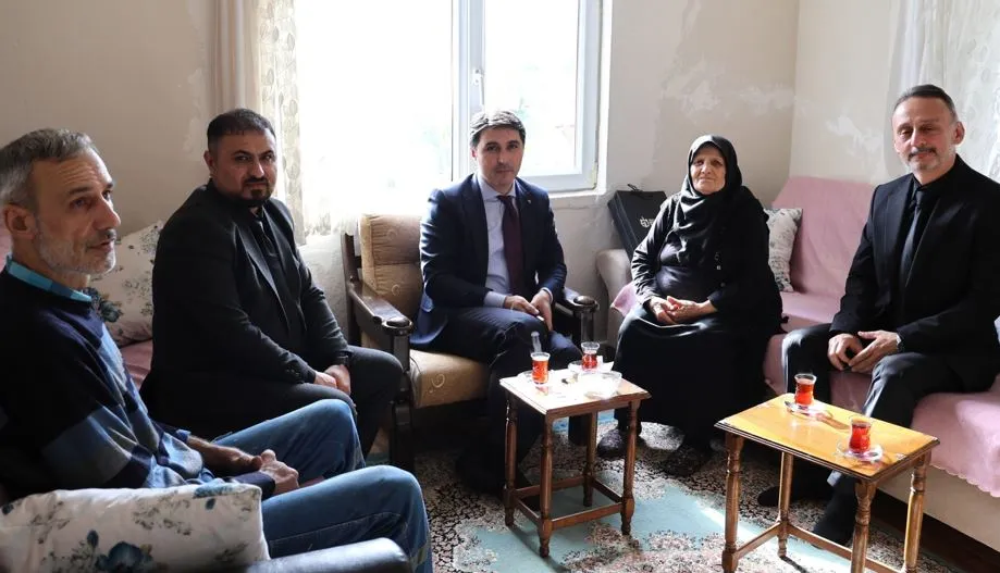 Taziye ekipleri kapı kapı geziyor;  Kocaeli Büyükşehir acıları hafifletiyor